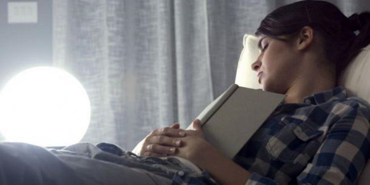  Dormir 5 horas o menos a los 50 eleva riesgo de enfermedades crónicas