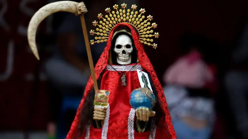 "Ofrecen banquetes de carne humana": el papel que juega el canibalismo en los cultos religiosos del crimen organizado en México